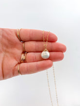 Load image into Gallery viewer, Simple Pearl Coin Necklace