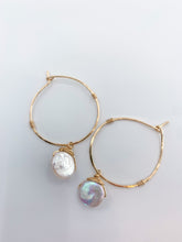 Load image into Gallery viewer, Hammered Coin Pearl Hoop Earring
