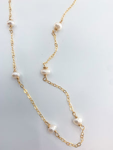 Short Segmented Pearl Necklace